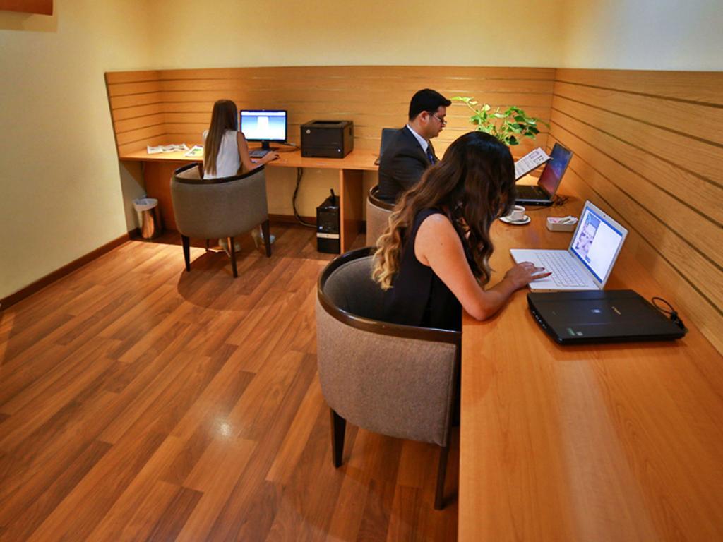 Lancaster Tamar Hotel- Hadath Beirut Bagian luar foto